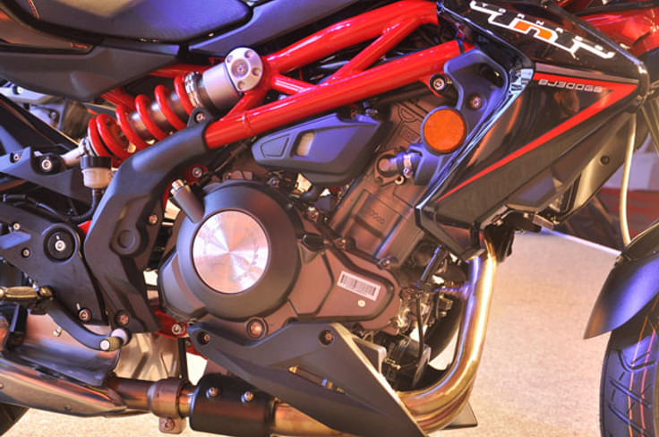 Stylish engine bay has a lot of interesting details. Stylish engine bay has a lot of interesting details.