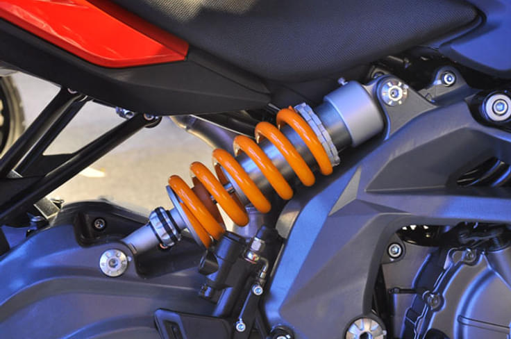 Yellow rear monoshock system is side mounted. Yellow rear monoshock system is side mounted.