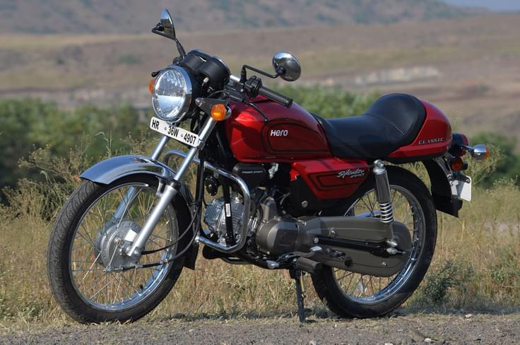 The Splendor PRO Classic commands attention in public due to its sporty design, turning heads everywhere it goes. The Splendor PRO Classic commands attention in public due to its sporty design, turning heads everywhere it goes.
