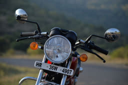 Extra-large headlight not only looks smart but also provides good visibility at night. Mirrors are chromed here.