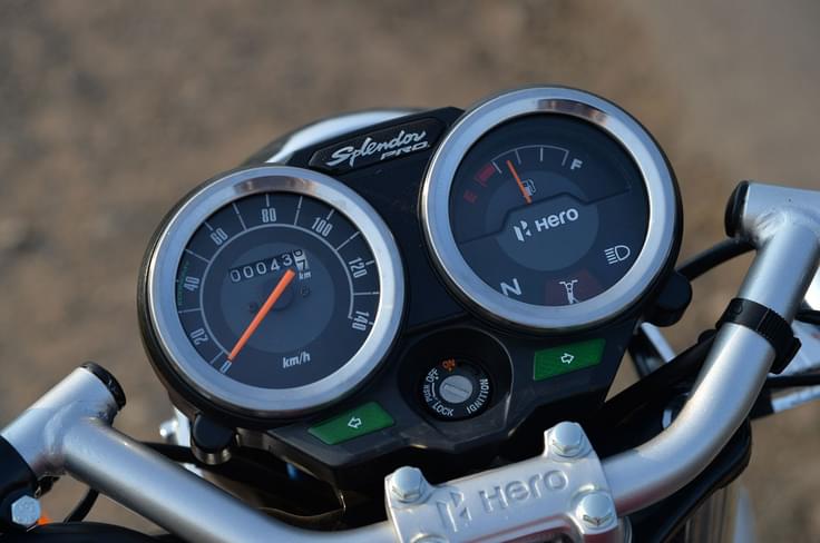 Chrome rimed analogue dials are a part of the handsome package. Chrome rimed analogue dials are a part of the handsome package.