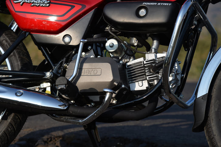 The carbureted Hero Splendor PRO Classic gets a kick-start also. Engine bits are well-detailed.