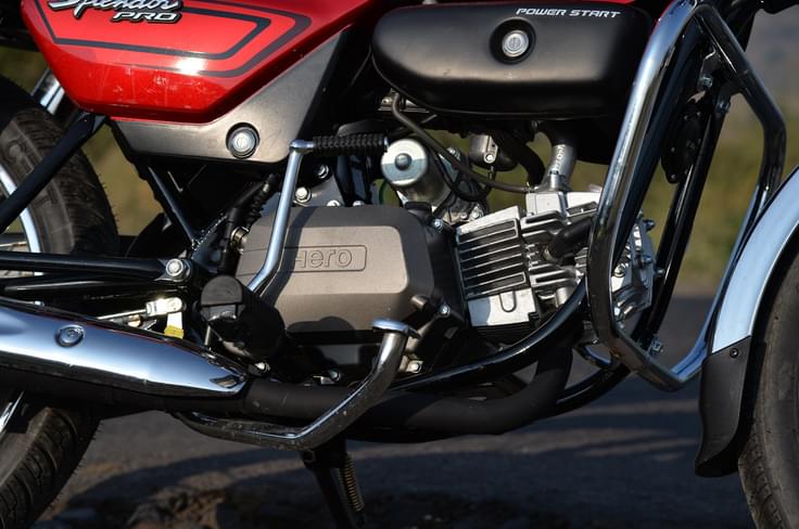 The carbureted Hero Splendor PRO Classic gets a kick-start also. Engine bits are well-detailed. The carbureted Hero Splendor PRO Classic gets a kick-start also. Engine bits are well-detailed.