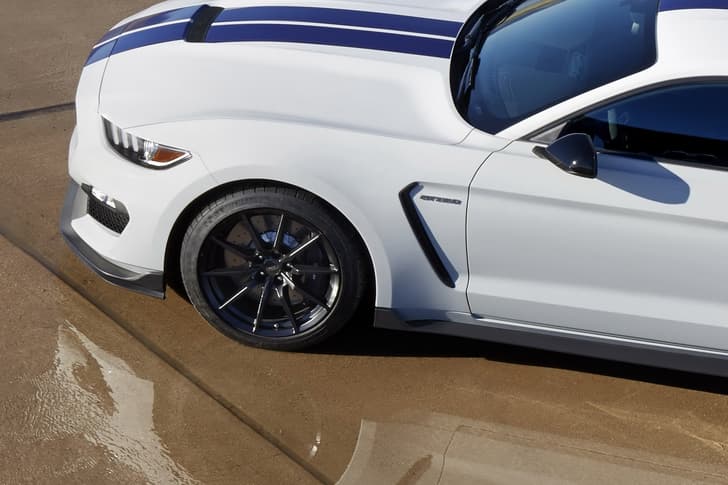 New Ford Mustang Shelby GT350 photo gallery