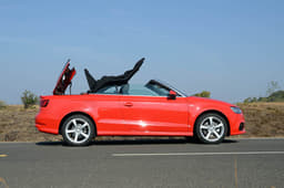 The fabric roof folds away in less than 18 seconds at the touch of a button, at speeds of up to 50kph.