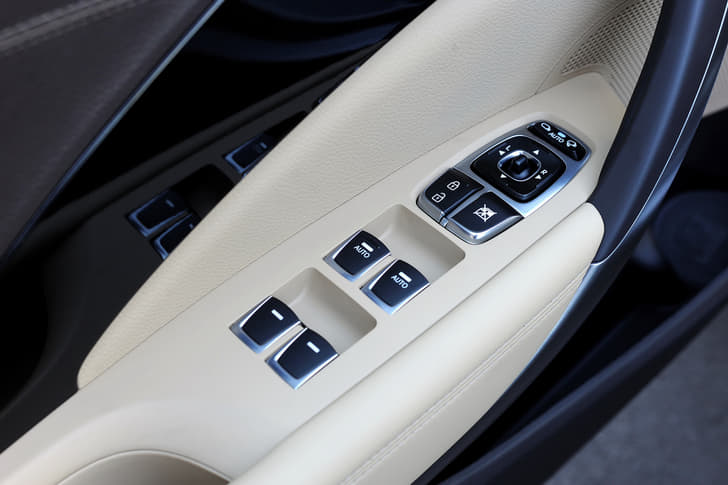 Hyundai Azera photo gallery