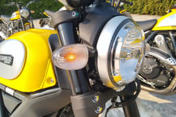 The Scrambler's single headlight is equipped with a daytime running LED ring.