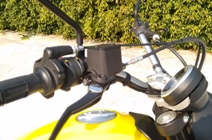 The blacked out levers seen, brake lever has four-way reach adjuster. The blacked out levers seen, brake lever has four-way reach adjuster.
