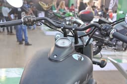 The Blackster's digi-analogue instruments are tank mounted. Switchgear design reminds us of the one's found on Harley-Davidson motorcycles. 