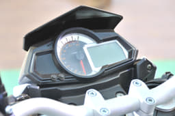 Digi-analogue instrument console is similar to the TNT300. 