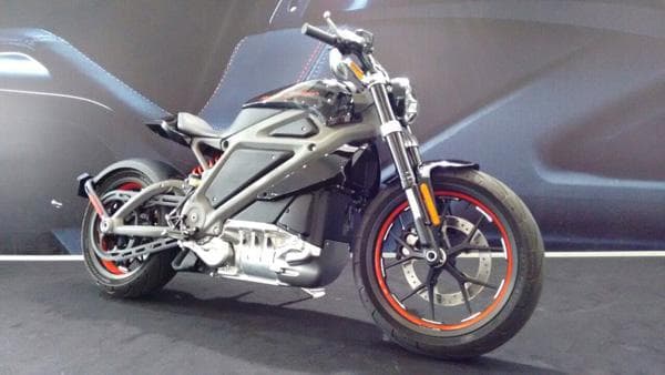 LiveWire comes with a sand-finished cast-alluminium alloy frame that weighs only 7 kg.