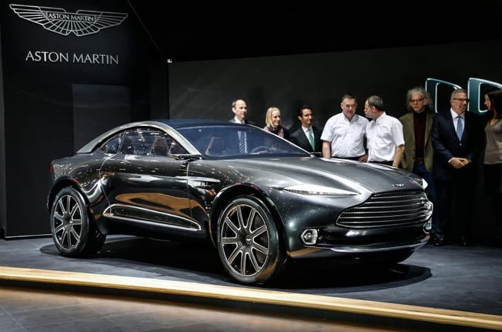 Aston Martin DBX.