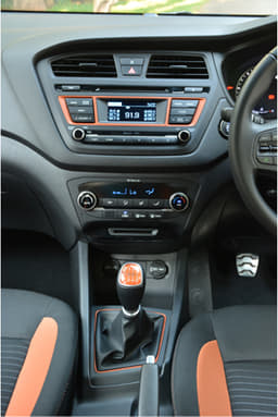 Hyundai i20 Active photo gallery