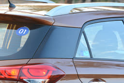 Blacked out C-pillar gets glossy finish.