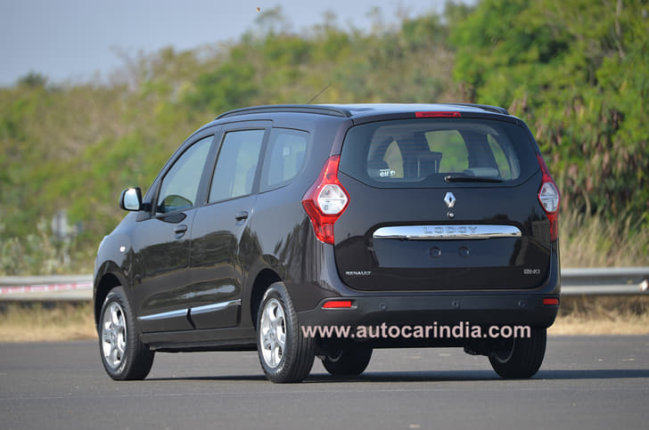 The roofline tapers towards the back and helps reduce the bulky stance of the Lodgy. 
