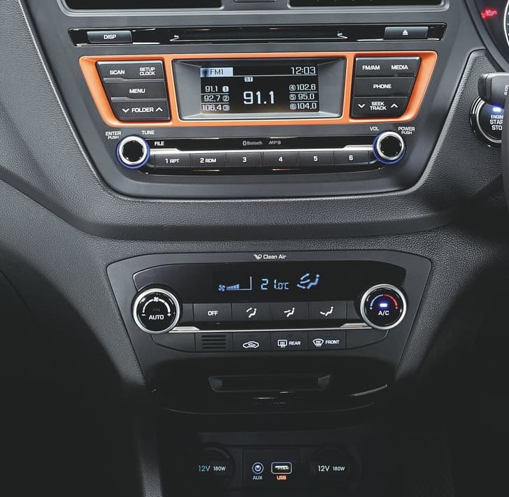 Hyundai i20 Active photo gallery