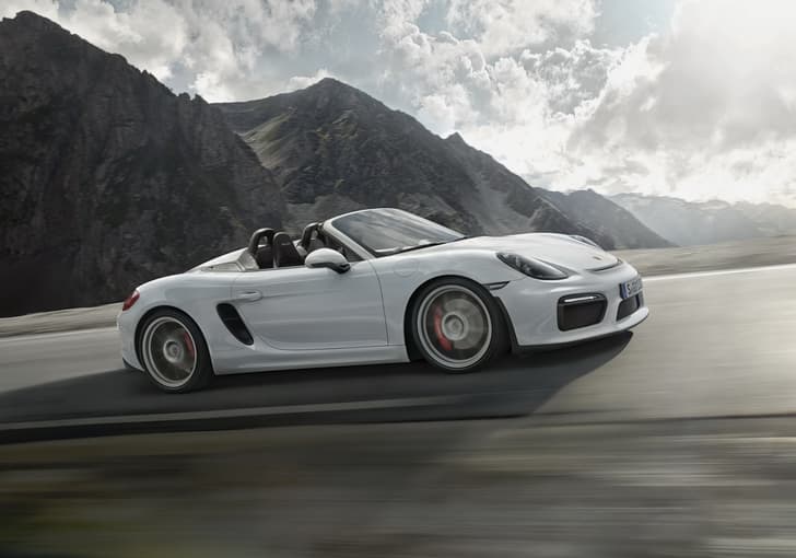 2015 Porsche Boxster Spyder photo gallery
