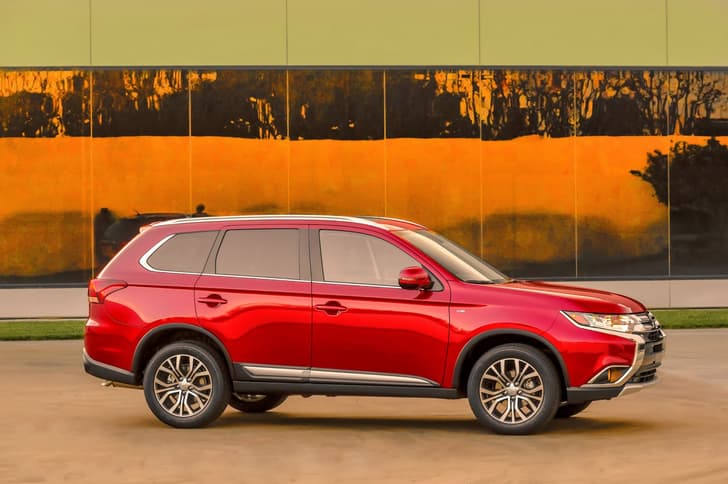 Mitsubishi Outlander facelift photo gallery