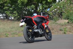 Bajaj Pulsar RS 200 review photo gallery