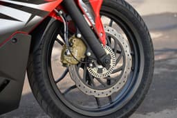 Petal type single rotor 300mm disc brake in front. 