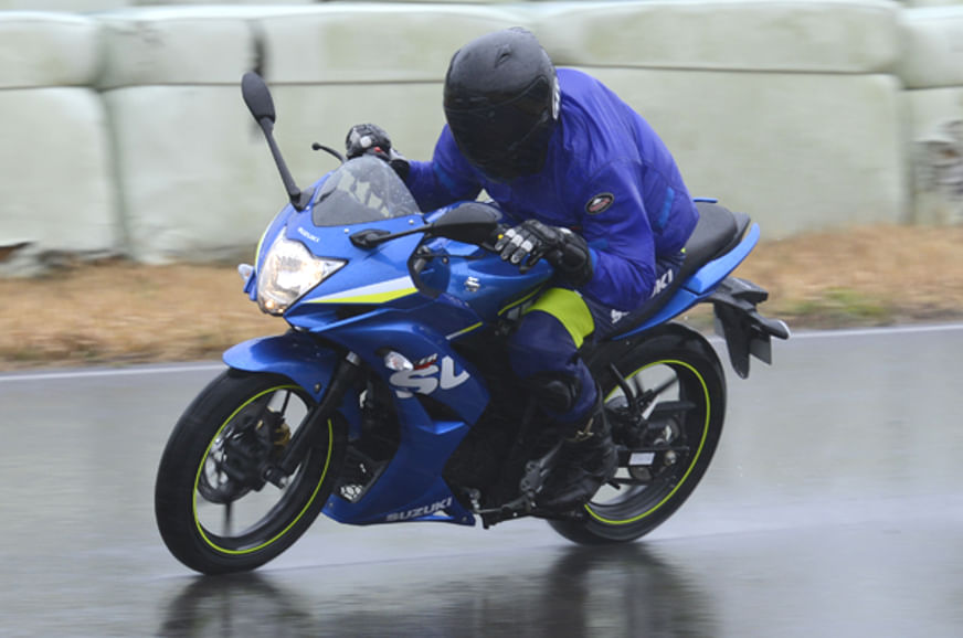 The fully faired SF carries over the chassis and engine unchanged from the standard bike.