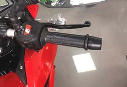 Decent switchgear, grips and lever quality and handlebar end weights on offer.