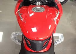 Factory-fitted tank grips on offer; the fuel-tank is derived from the one seen on the Pulsar 200NS. 