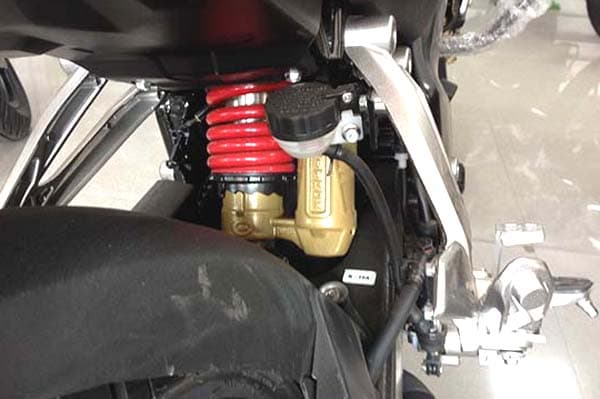 Monoshock absorber with gas-filled canister. 