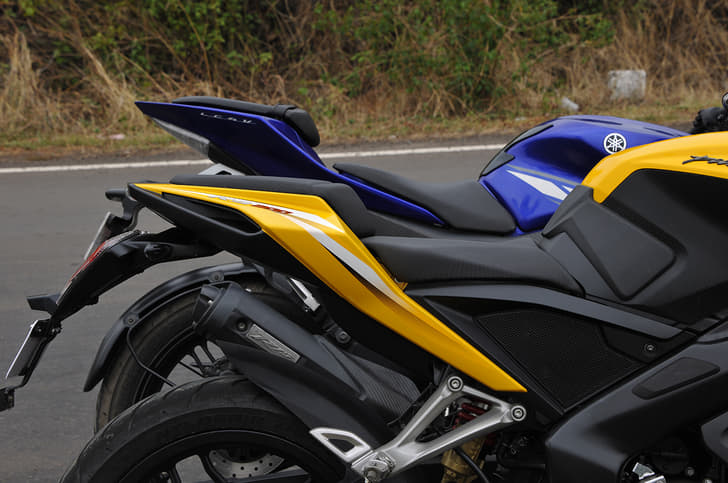 The Yamaha’s seat is fairly taller than Bajaj’s RS 200. The RS 200’s seat is also flattish compared to Yamaha’s aggressive-looking, yet soft seat. 