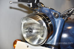 The face remains absolutely unchanged, unmistakably Royal Enfield. 