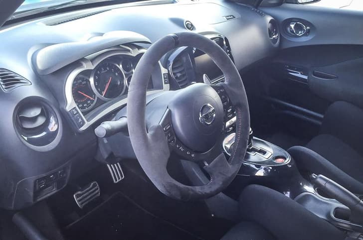 Nissan Juke-R 2.0 photo gallery