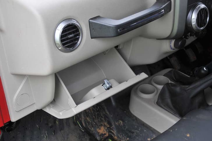 Glovebox is now lockable.