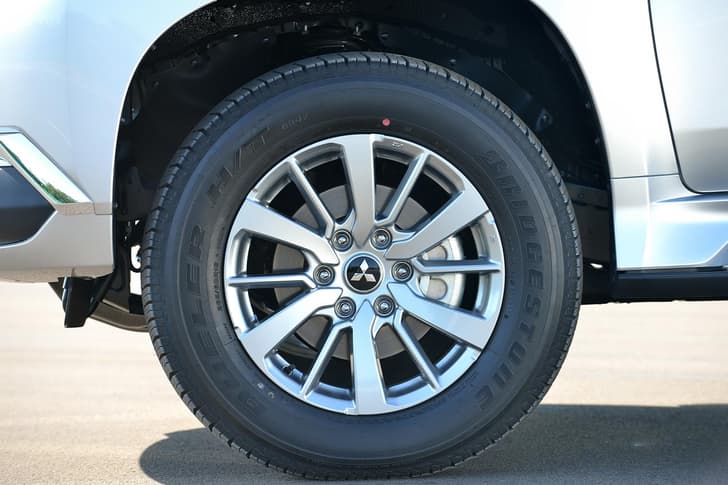 New Mitsubishi Pajero Sport image gallery