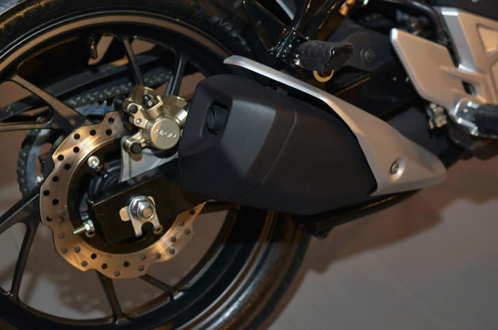 The exhaust is short and stubby, helping keep the center of gravity close to the center.