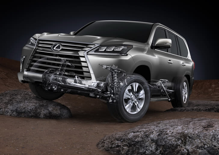 2016 Lexus LX570 SUV photo gallery
