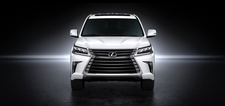 2016 Lexus LX570 SUV photo gallery