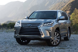 2016 Lexus LX570 SUV photo gallery