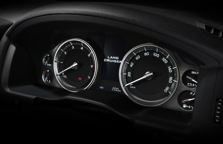 New Toyota Land Cruiser 200 photo gallery