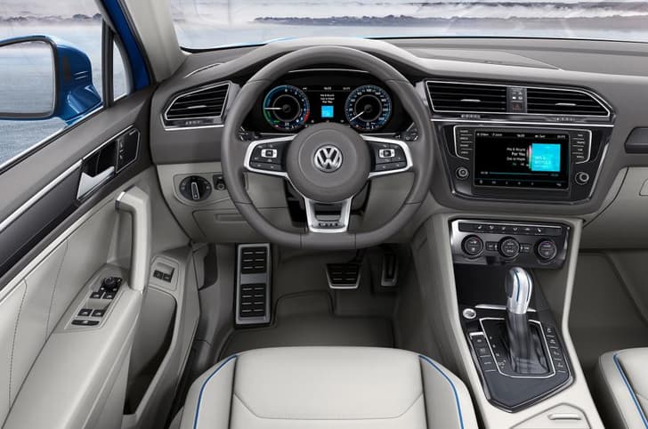 2017 Volkswagen Tiguan image gallery
