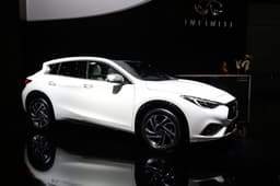 Infiniti Q30.