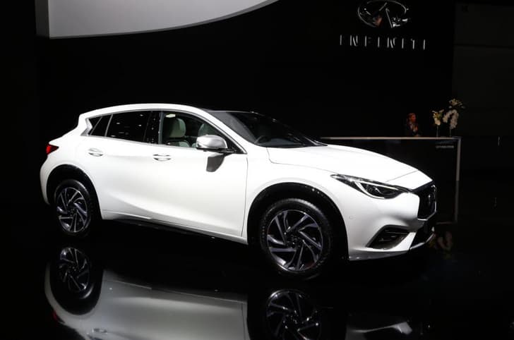 Infiniti Q30.