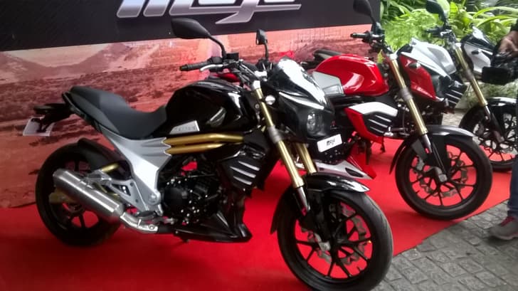 Powering the Mojo will be a 295cc, single-cylinder, 4-stroke, DOHC, liquid-cooled engine 27 BHP 3.05 kgm of torque matched to a 6-speed gearbox.