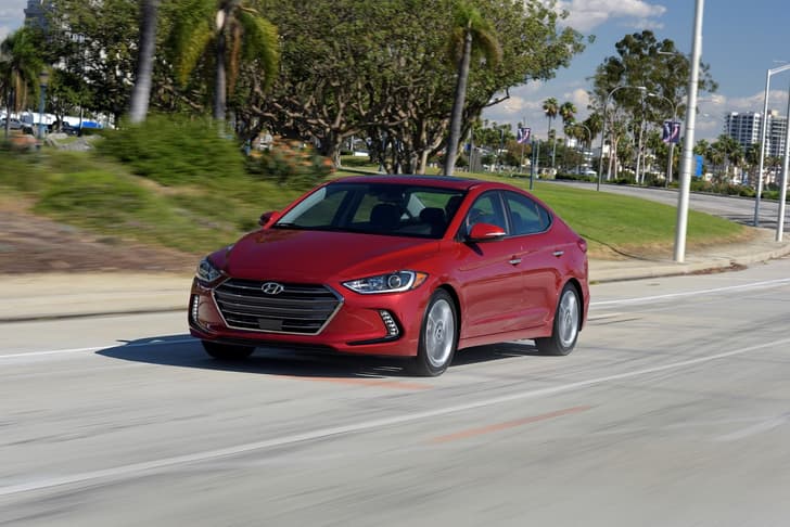 2016 Hyundai Elantra photo gallery