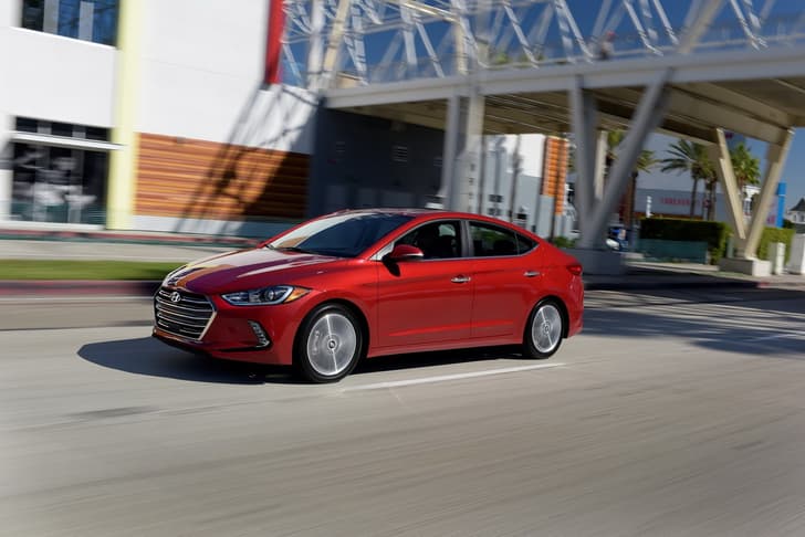 2016 Hyundai Elantra photo gallery