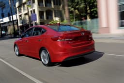 2016 Hyundai Elantra photo gallery