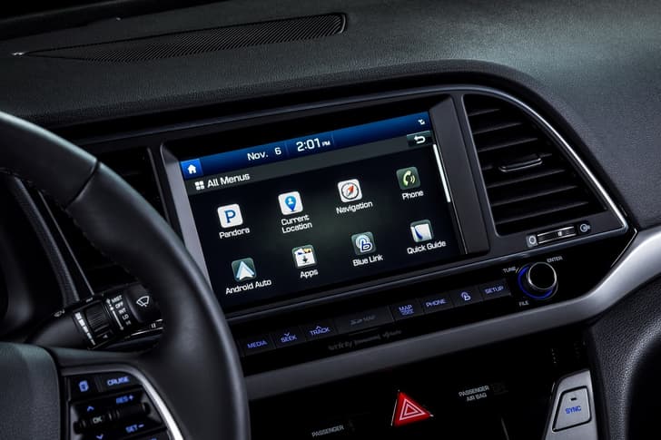 2016 Hyundai Elantra photo gallery