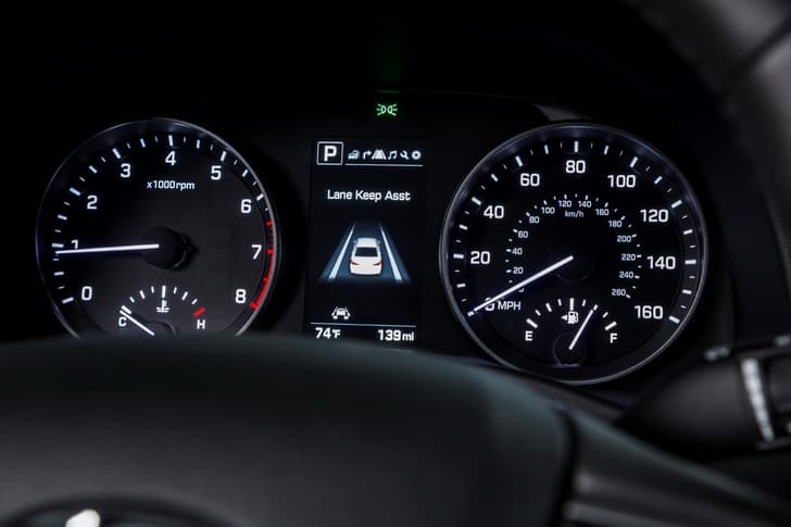 2016 Hyundai Elantra photo gallery