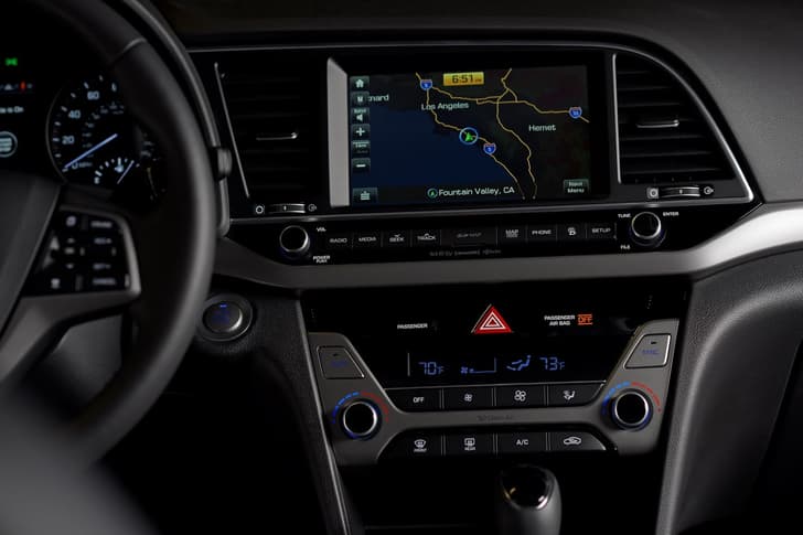 2016 Hyundai Elantra photo gallery