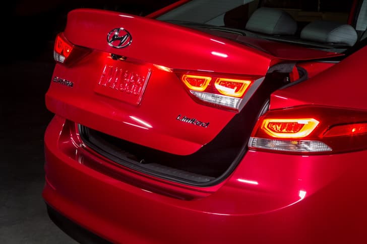 2016 Hyundai Elantra photo gallery