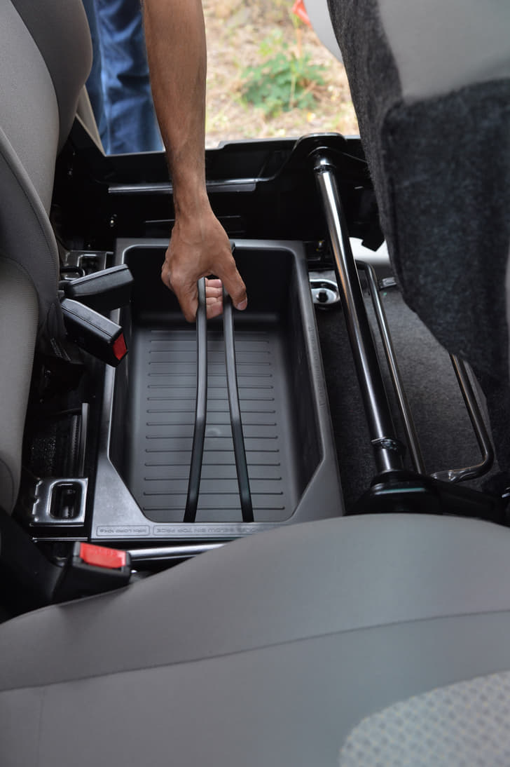 The KUV has been designed to provide ample of storage space. A clever example is the deep, removable tray placed below the front passenger seat.